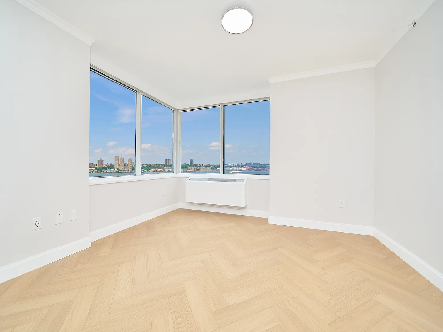 160 Riverside Boulevard — Photo 4