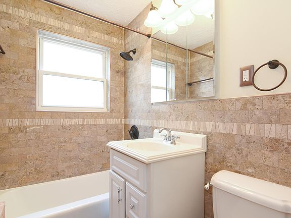 5th image of 4621 N Paulina St