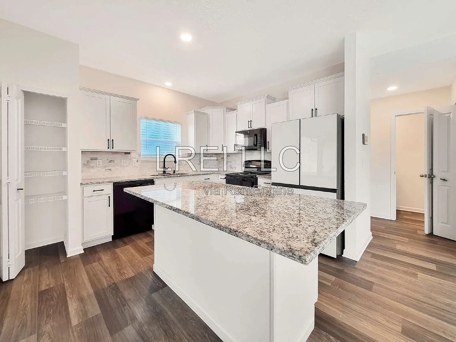 4 bed, 3.0 bath, 2135 sqft, $2,450 — Photo 3
