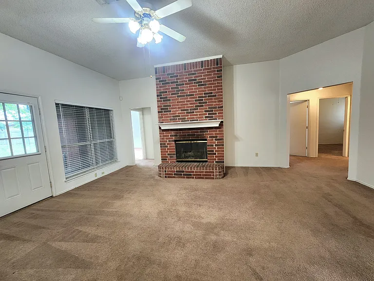 913 Wentwood Dr — Photo 8