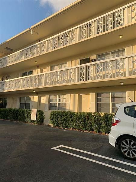 1st image of 3915 S Flagler Dr APT 112