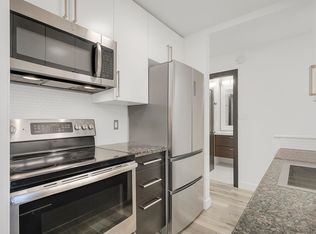 170 E 3rd St #302, North Vancouver, BC