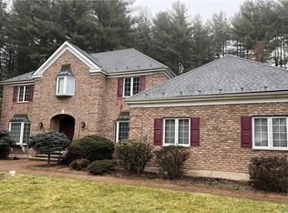 206 Overlook Dr, Stroudsburg, PA