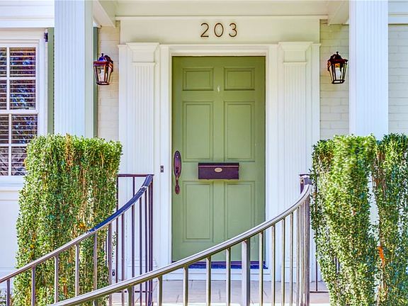 5th image of 203 Elmwood Dr