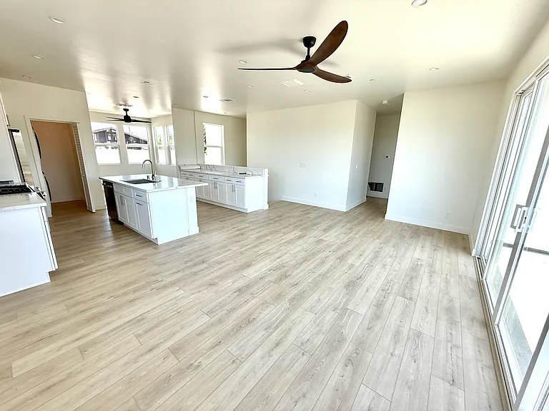 1527 Frankfort St #1529 — Photo 2