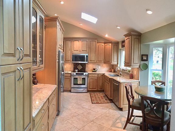 Light and bright kitchen