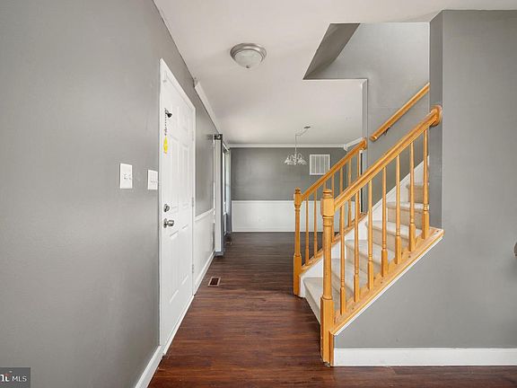 5th image of 7504 Laura Ln