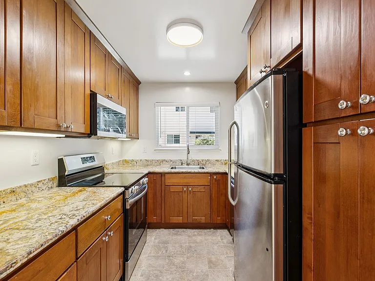 815 Roble Ave — Photo 6