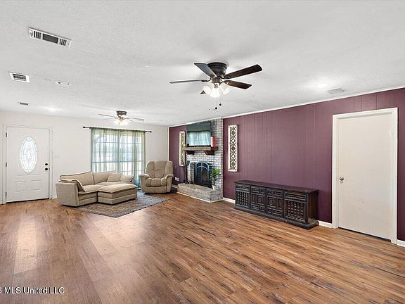 5th image of 2081 Johnston Rd