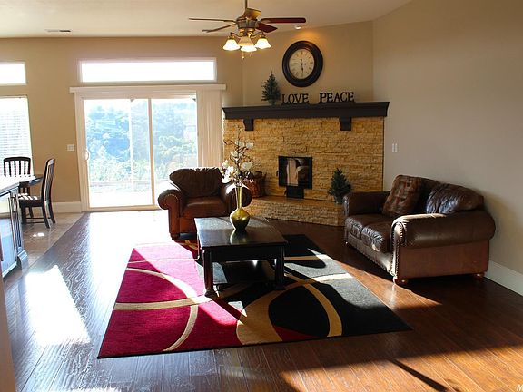 4th image of 4640 Holly Dr