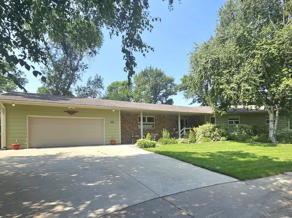 1314 S 8th St, Aberdeen, SD 57401