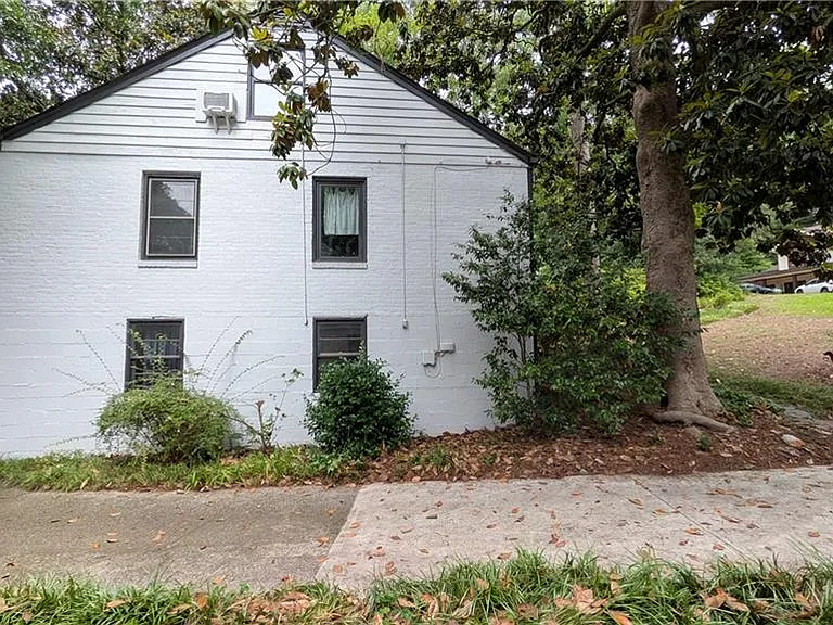 4300 Rickenbacker Way NE — Photo 6