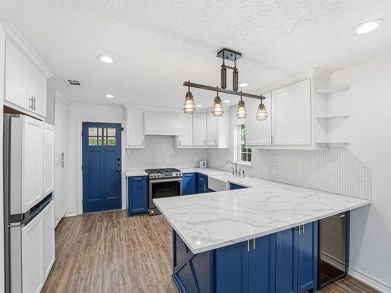2044 Des Jardines St — Photo 15