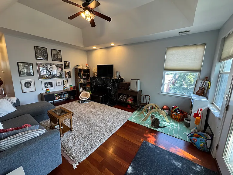 4410 N Sacramento Ave #3E — Photo 3