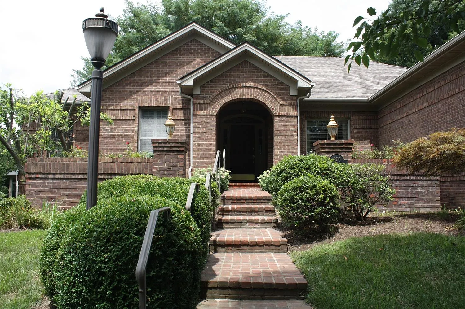1205 Oak Knl photo 1