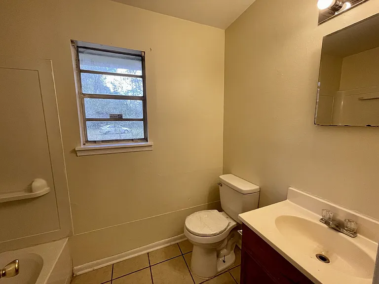 115 Hardwick Rd — Photo 5