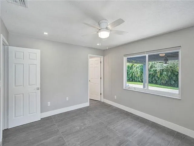 11627 SW 50th St — Photo 13