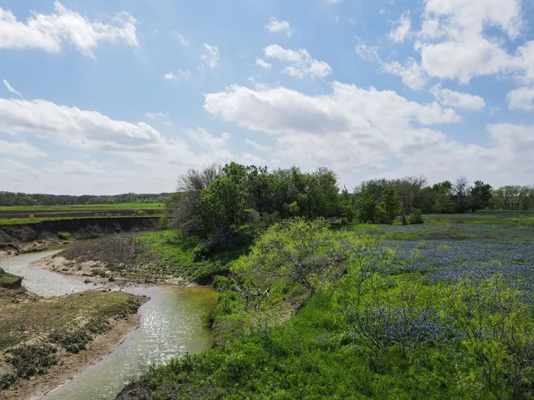 14 273rd Rd, Rosebud, TX 76570