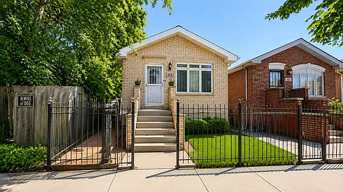 419 W Root St Photo 1