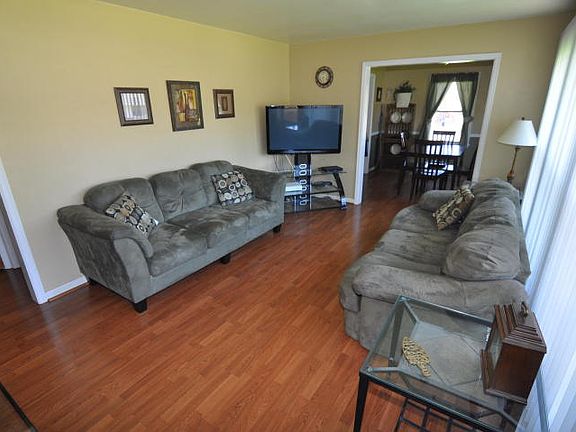3rd image of 850 Gaymol Dr NW