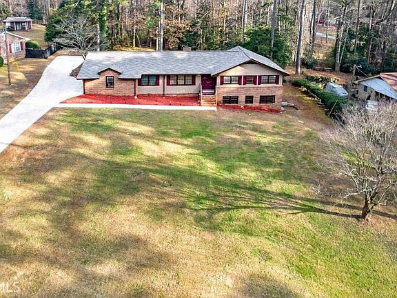 3rd image of 3141 Rockview Dr