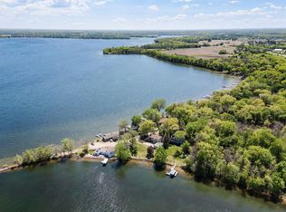 9984 Bonnie Glen Pkwy, Chisago City, MN 55013