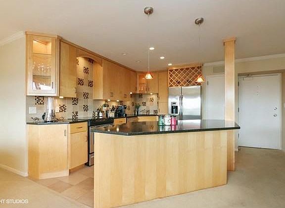 5th image of 221 W 48th St APT 908