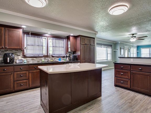 2nd image of 615 Windmeer Ave