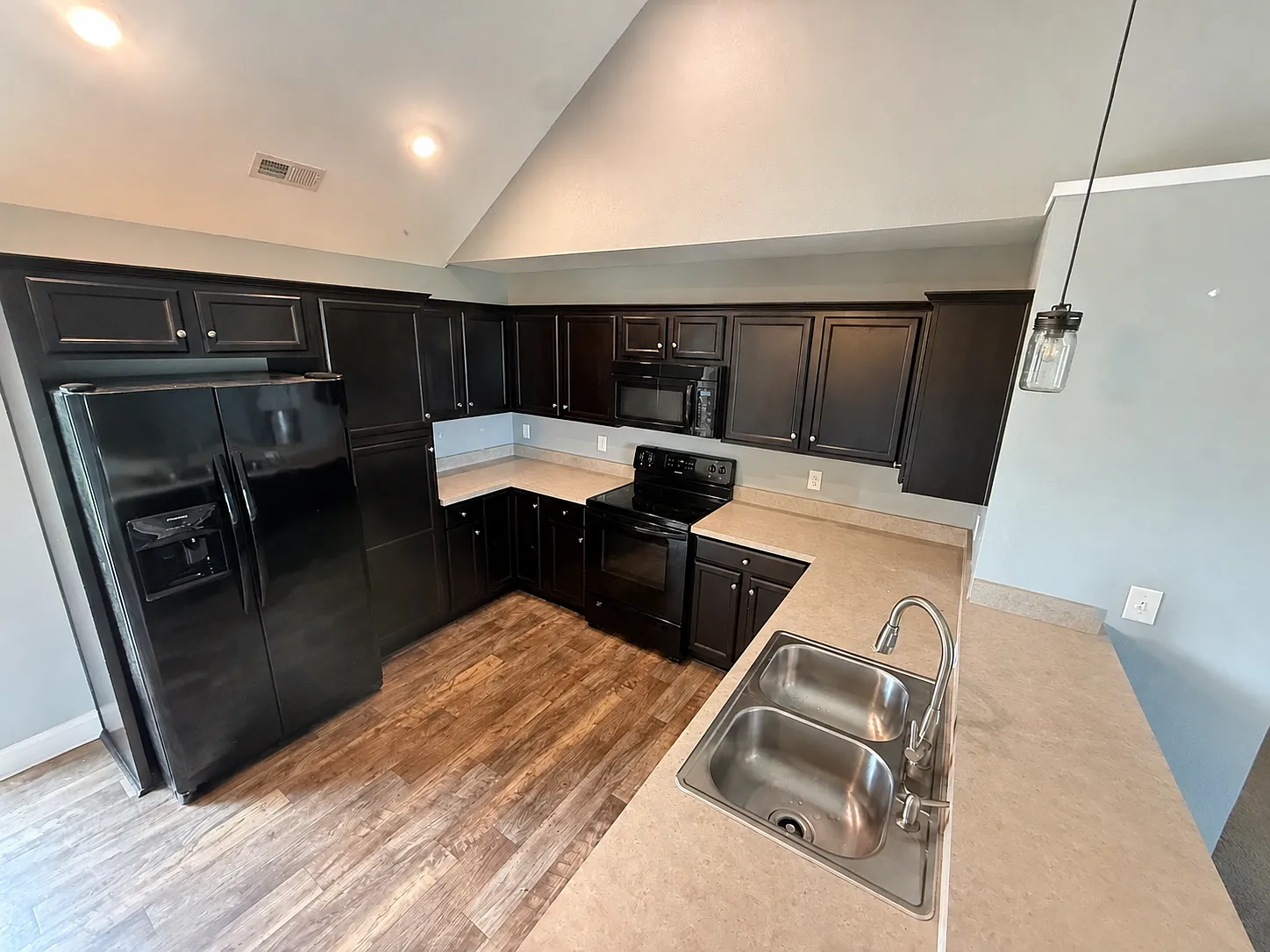 3 bed, 1577 sqft, $2,500 — Photo 3
