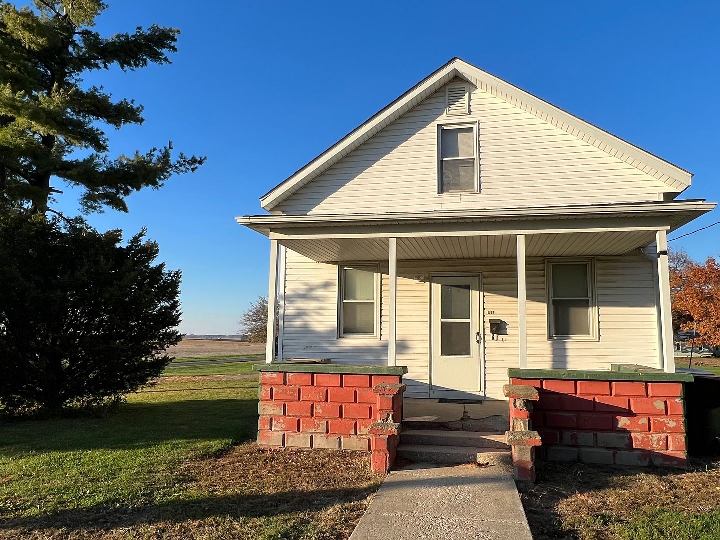 611 W Green St, Le Roy, IL 61752 Zillow