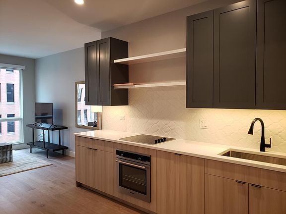 2nd image of 1222 N Clark St #708