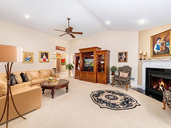 5th image of 69 Pond Cir #69