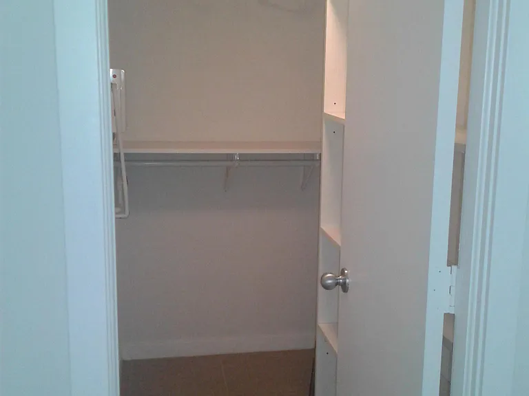 2830 NE 30th Pl #6 — Photo 4