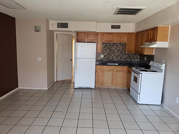 2nd image of 2103 W Morten Ave APT 03