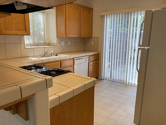 4th image of 748 Jana Way APT A