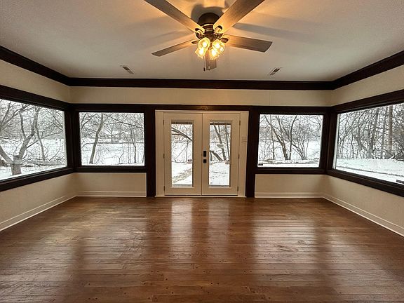 Front door and family room with panoramic views of the river