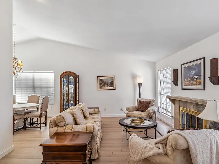 1739 N Palm Dr — Photo 8