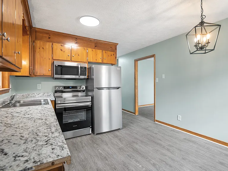 514 Highland Ave — Photo 3