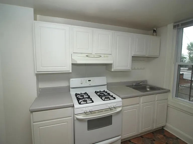 3209 Guilford Ave — Photo 3