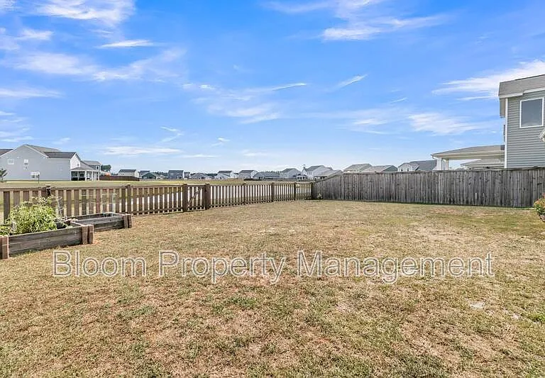 451 Carrara Dr — Photo 41