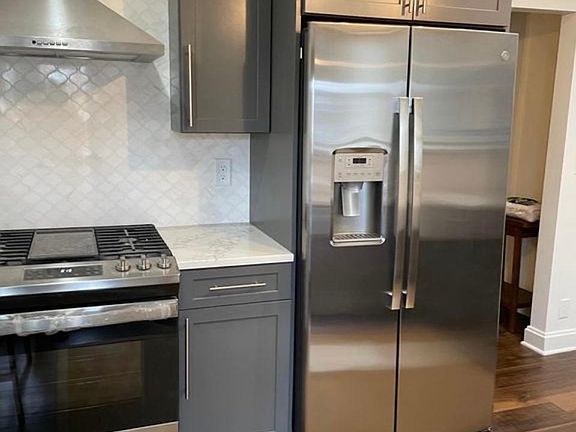 Gas Stove, Griddle Top; Side by side Refrigerator