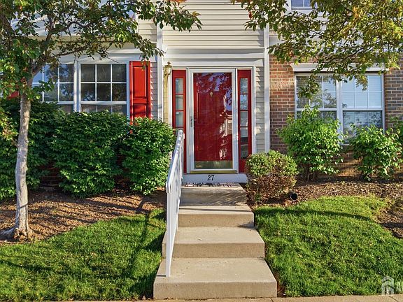 3rd image of 27 Woodlake Dr