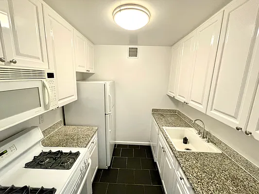 Rented by Addison Property Group | media 13