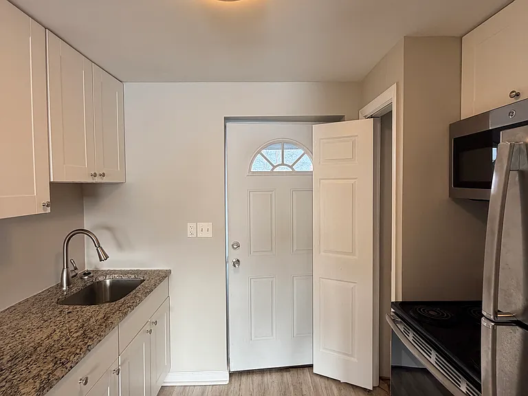 127 Cosey Beach Ave #B1 — Photo 6