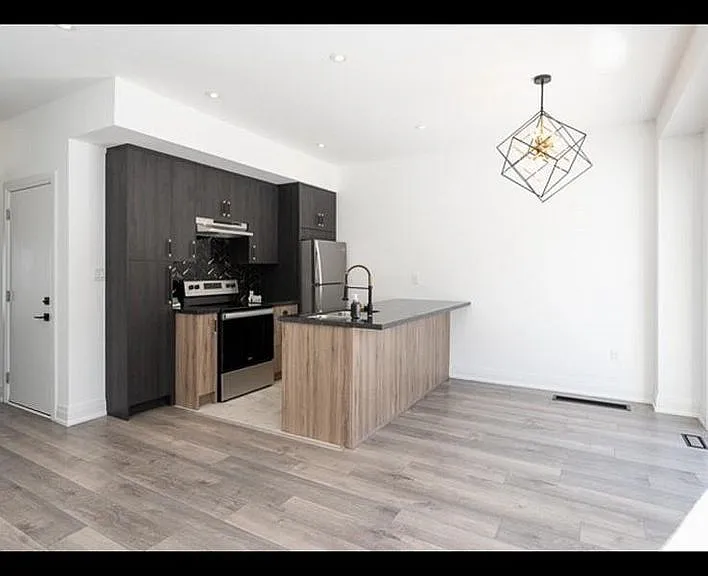 109 Gateland Dr — Photo 4