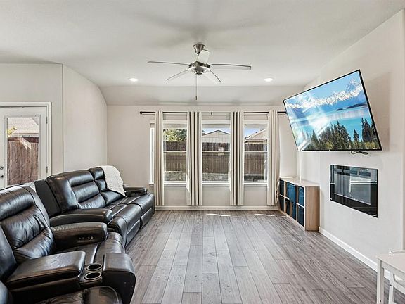 5th image of 312 Scenic Point Dr