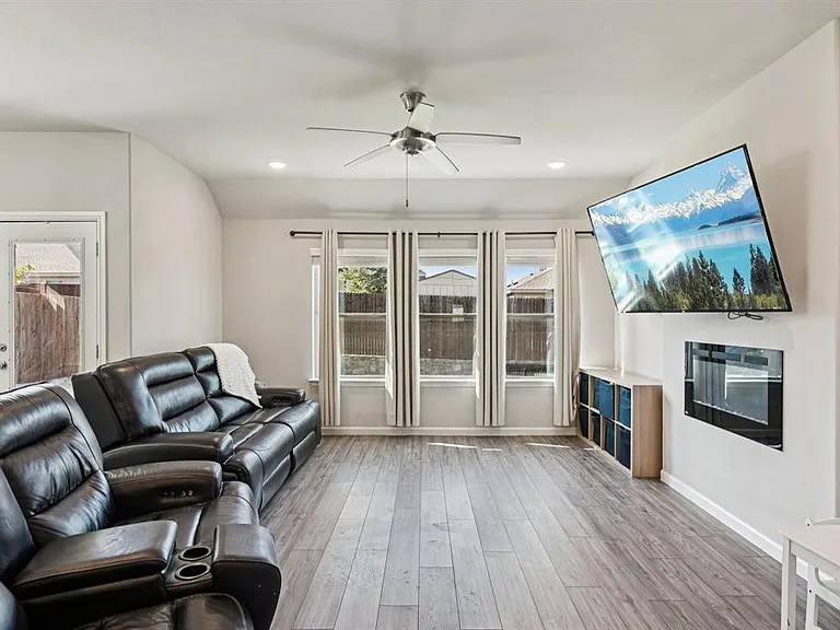 312 Scenic Point Dr — Photo 5