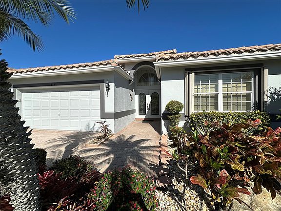 3rd image of 6565 Sherbrook Drive