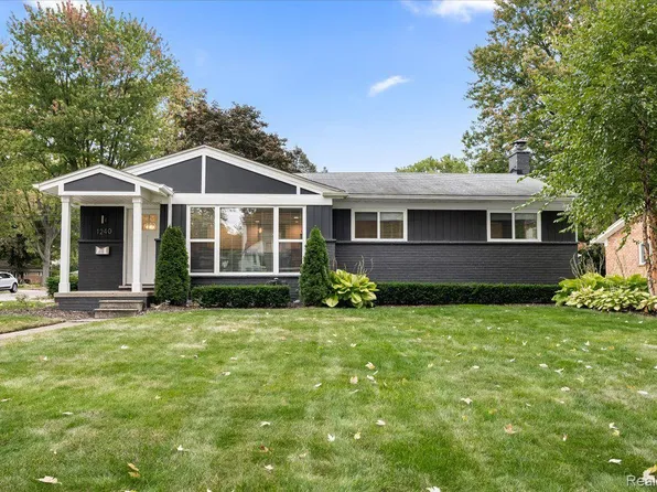 1240 Wrenwood Dr, Troy, MI 48084