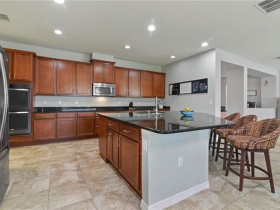 2nd image of 11430 Chateaubriand Ave